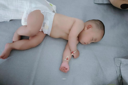 扬中几个月宝宝会抬头